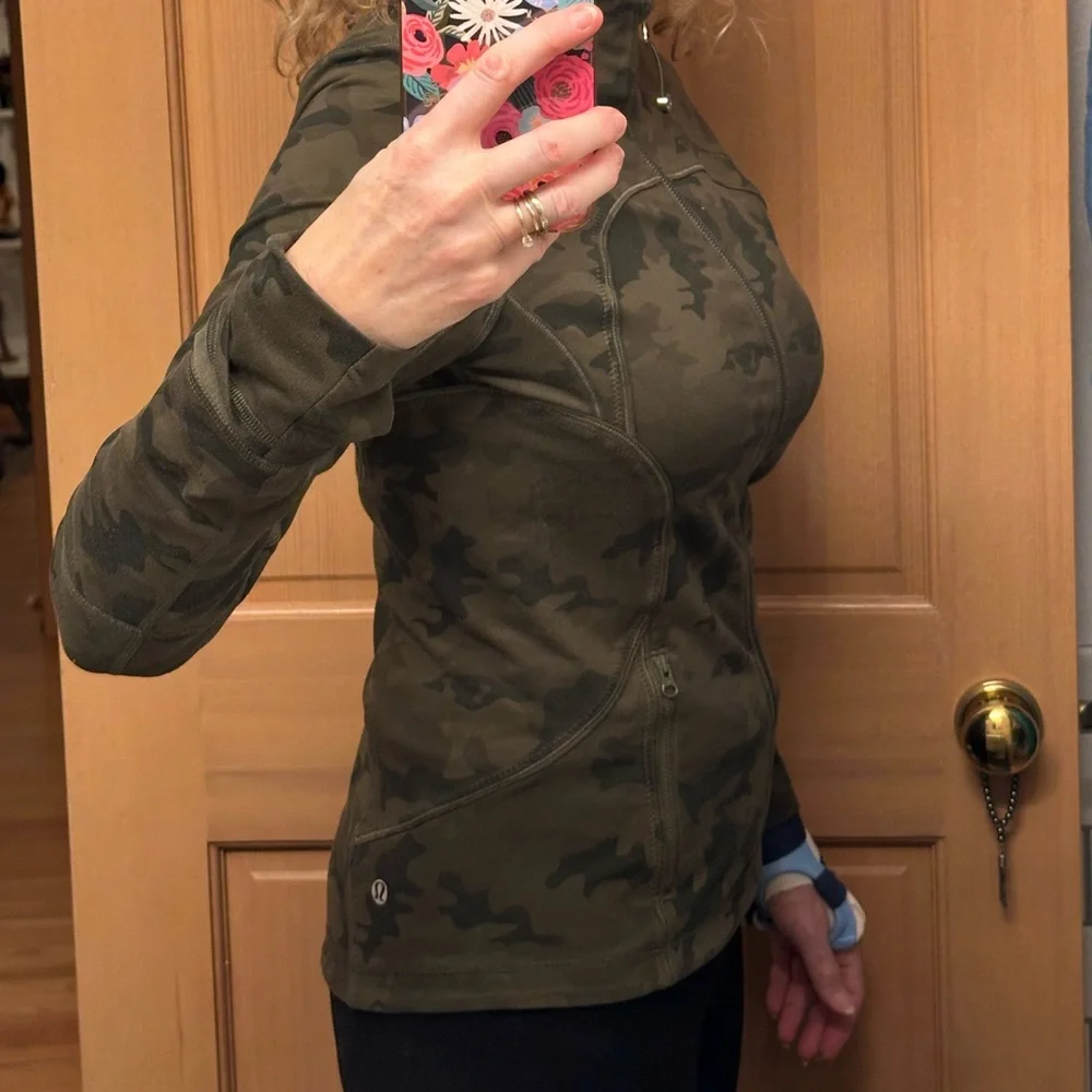Lululemon Camo Zipper Jacket EUC! - Picture 9 of 10